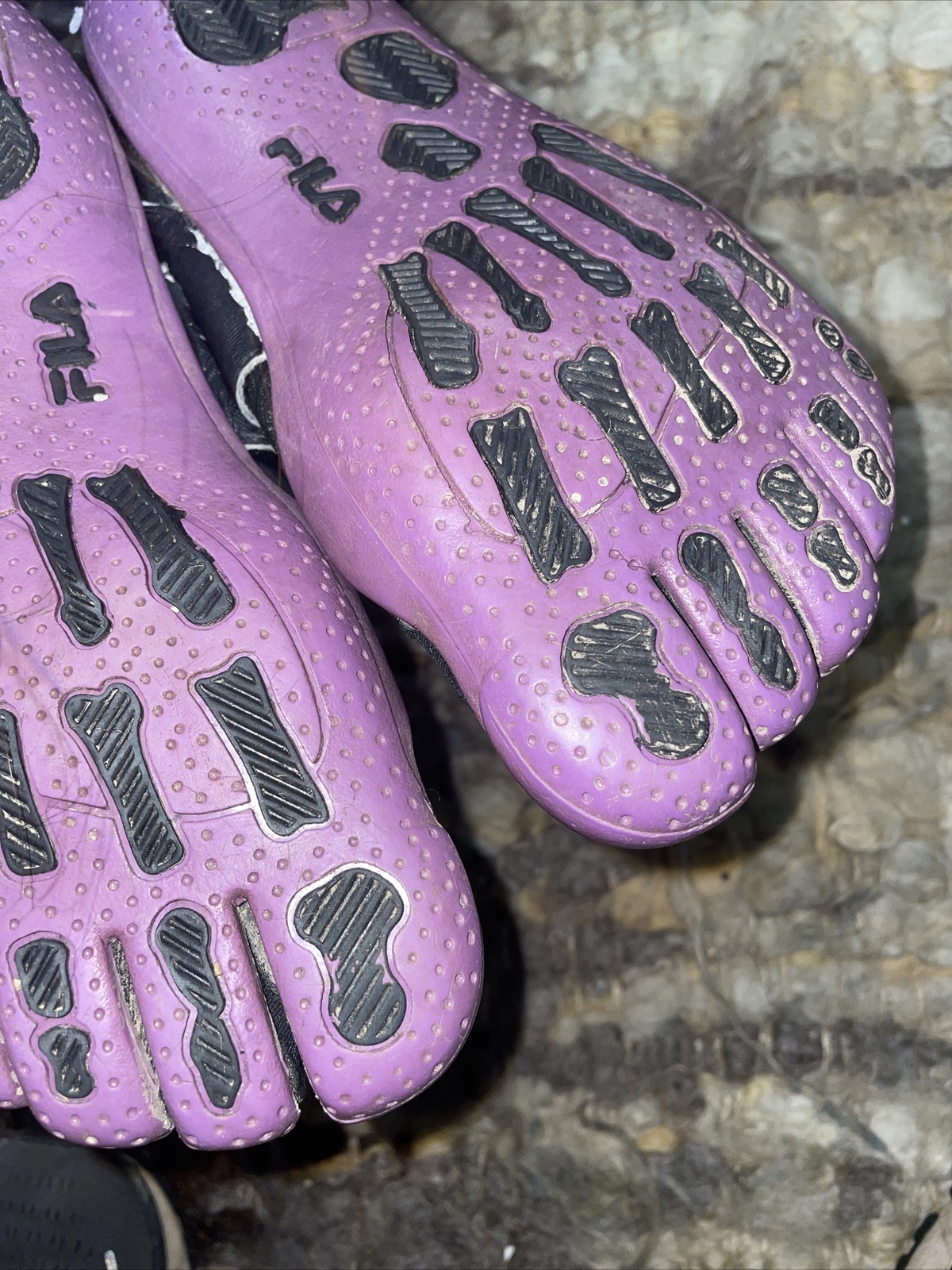 skele toes water shoes