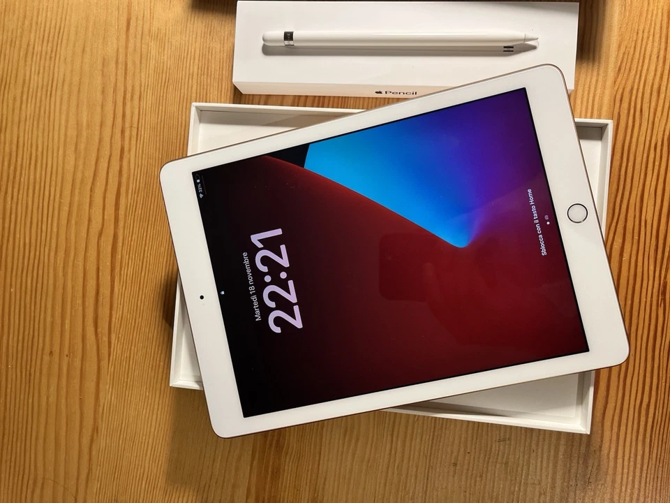 Apple iPad 32GB, WiFi (Sbloccato)  9,7" - Rose Gold con Apple Pencil, foto 2 di 3