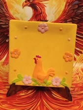 Piatto centro tavola in porcellana biscuit di Grottaglie ,  in rilievo. fatto a