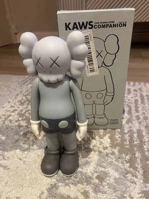 Kaws graue Figur in Box - brandneu