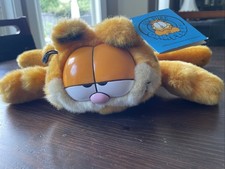 Vintage 1981 DAKIN Garfield the Cat HANGING OUT Plush, w/Tags, 15" 03-3180