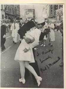 5x7 Signed Photo of Carl Muscarello - Kissing Sailor & Nurse after WW2 Ends