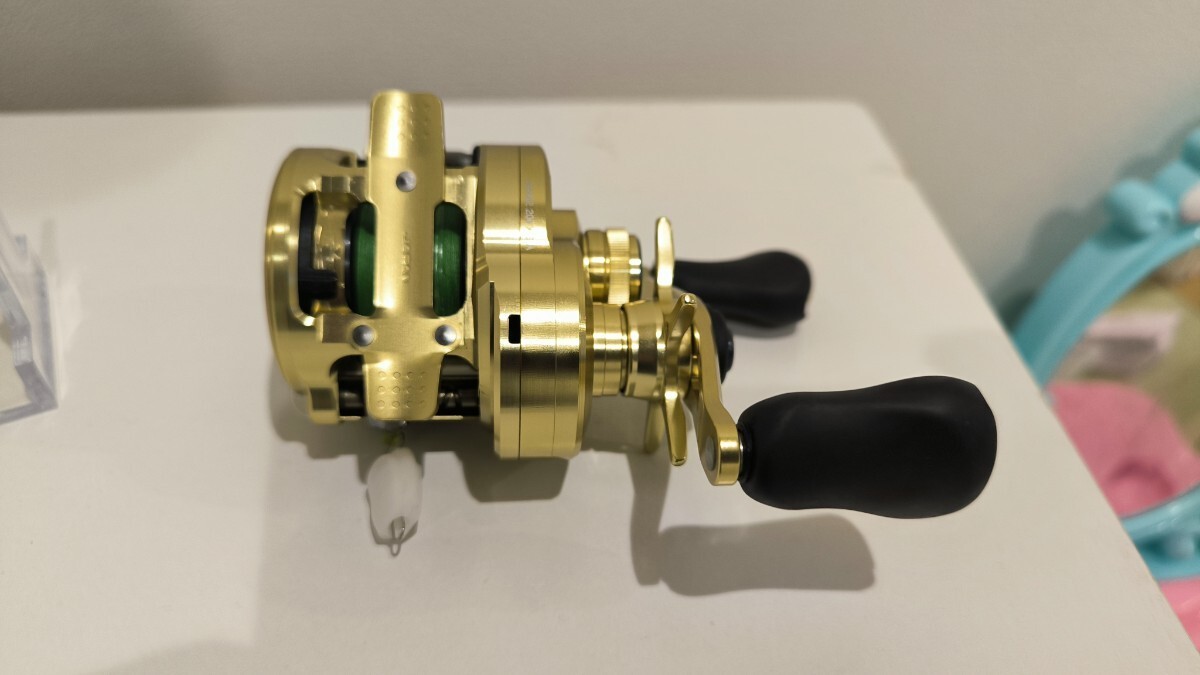 Shimano 22 Calcutta Conquest 200XG Baitcasting Reel Round Profile