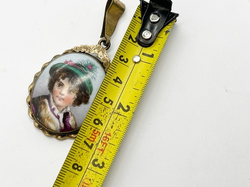 VINTAGE / ANTIQUE AUSTRIAN PORTRAIT OF YOUNG BOY ON CHINA PENDANT FOR NECKLACE - 第 6/6 張圖片