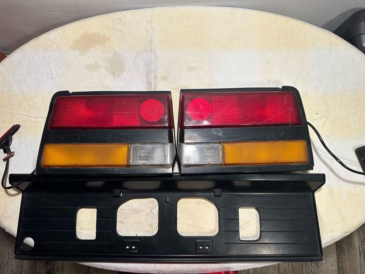 Toyota MR2 TAIL LIGHTS R/L, CENTER PANEL,SIDE MARKER LIGHTS