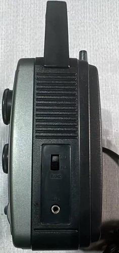 VTG Realistic Radio Shack AM/FM Portable Radio Receiver Mdl #12-726 AC/DC(WORKS) - Picture 8 of 18