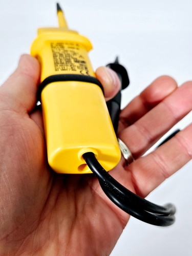 Martindale VT12 Two Pole Voltage and Continuity Tester, Yellow Electrical Test - Picture 9 of 22