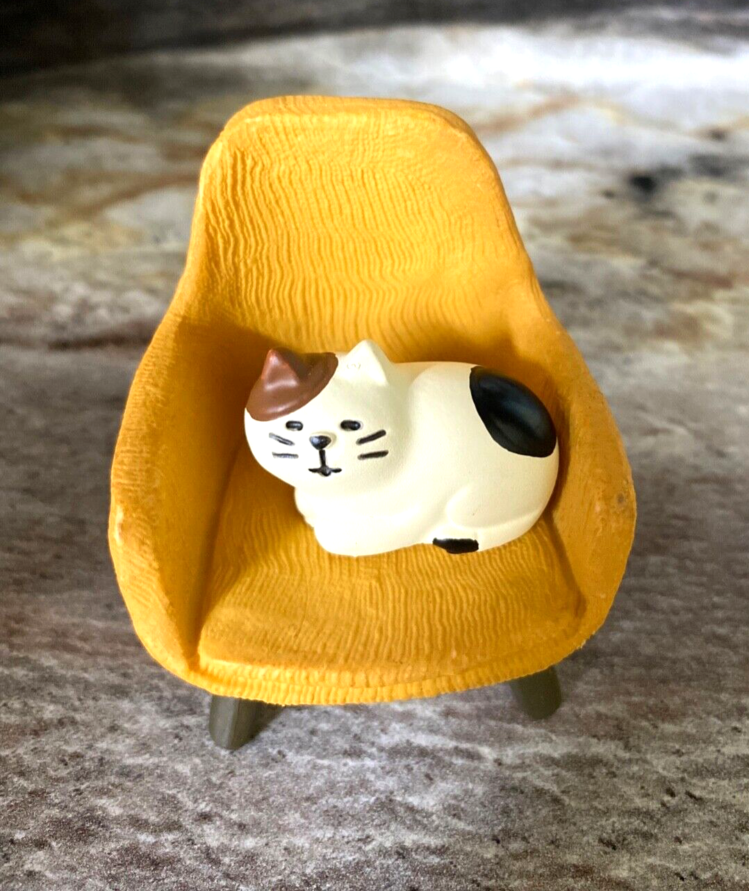 Mini MCM Retro Dollhouse Fairy Garden Cat & Chair Figurine