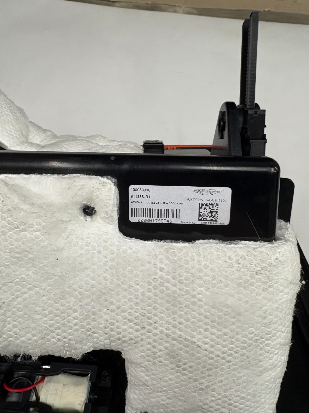 Genuine Aston Martin OE Ip Upper Main Ay Lhd MY83-04790-ABW