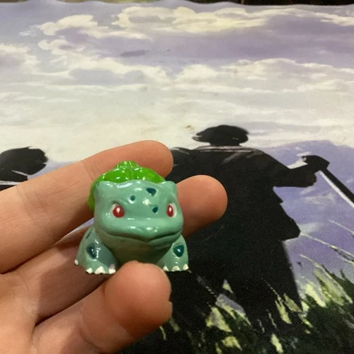 Vintage Authentic Nintendo Pokemon Bulbasaur 1.25" Mini PVC Toy Figure 1999 USED