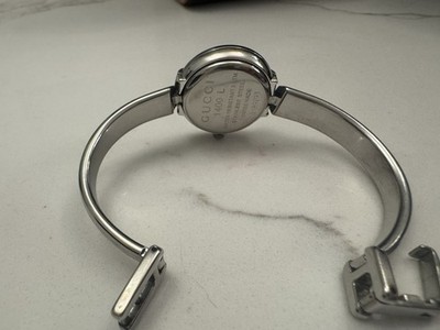 Gucci 100L Women s Swiss Made Quartz Stainless Steel Bangle Watch Silver 17mm