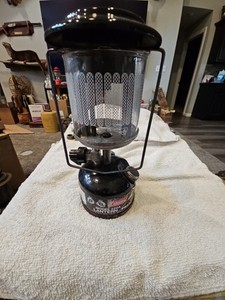 Coleman Peak Lantern Model 222A Dated 2-87 Made In Canada 
