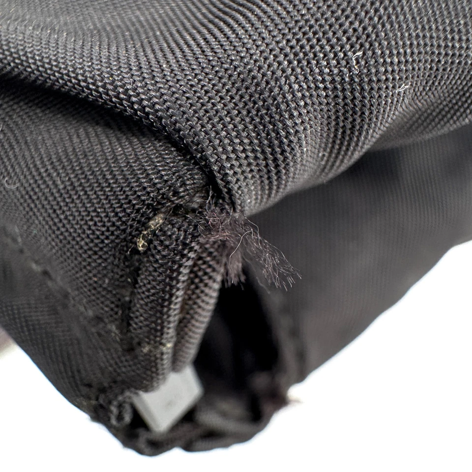 Auténtico bolso de hombro negro con logotipo triángulo PRADA Tessuto de nailon de Japón Foto 3 de 4