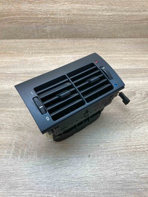 8376150 Used OEM BMW E39 5 Serie Frische Luft Gitter Mitte Lüftungsgitter