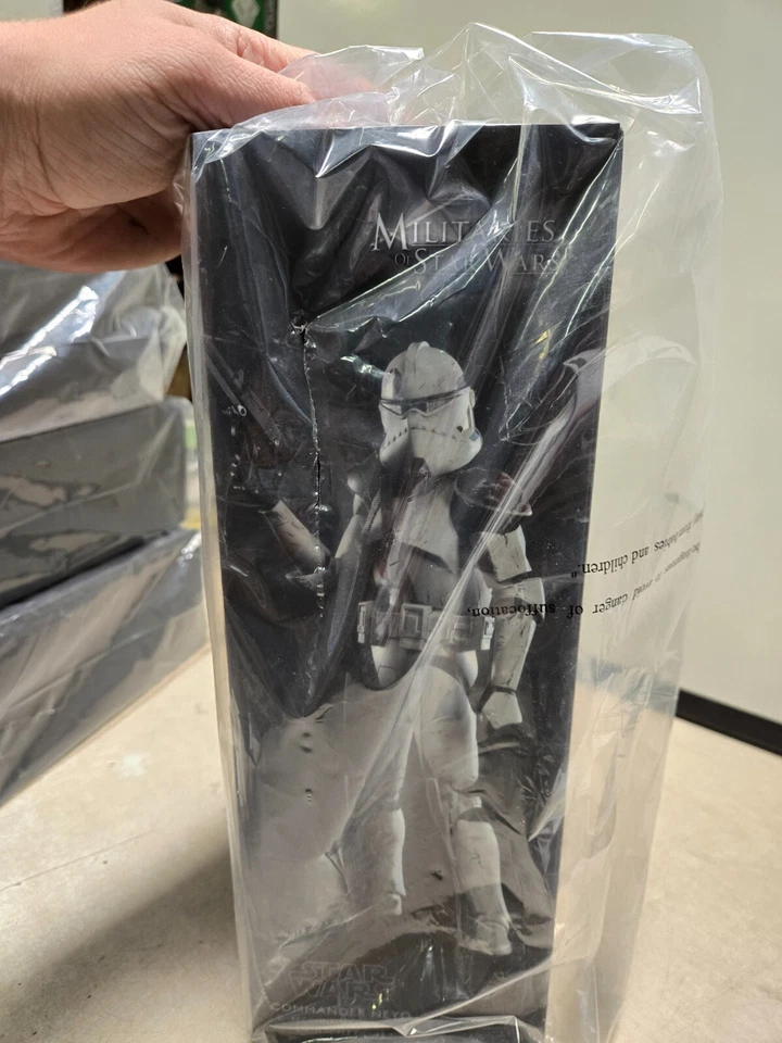 Figura Sideshow Commander NEYO 91st Recon Corps EXCLUSIVA Star Wars escala 1:6 Foto 3 de 4