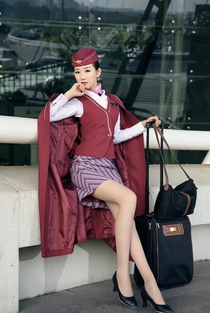 Da58993 Emirates Air Cabin Flight Crew Doll Brunette For Sale