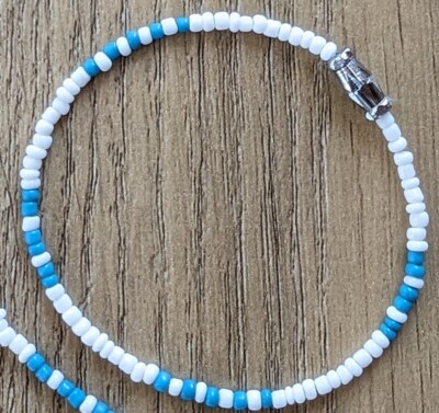 Handgefertigt Perlen Halskette und Armband Set weiß ozeanblau 2 mm