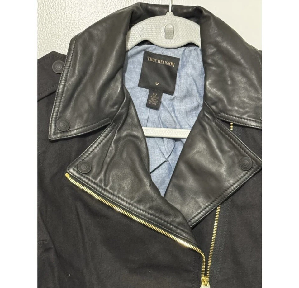 Chaqueta Motociclista True Religion Denim y Manga Cuero Talla Pequeña Pequeña Foto 3 de 4