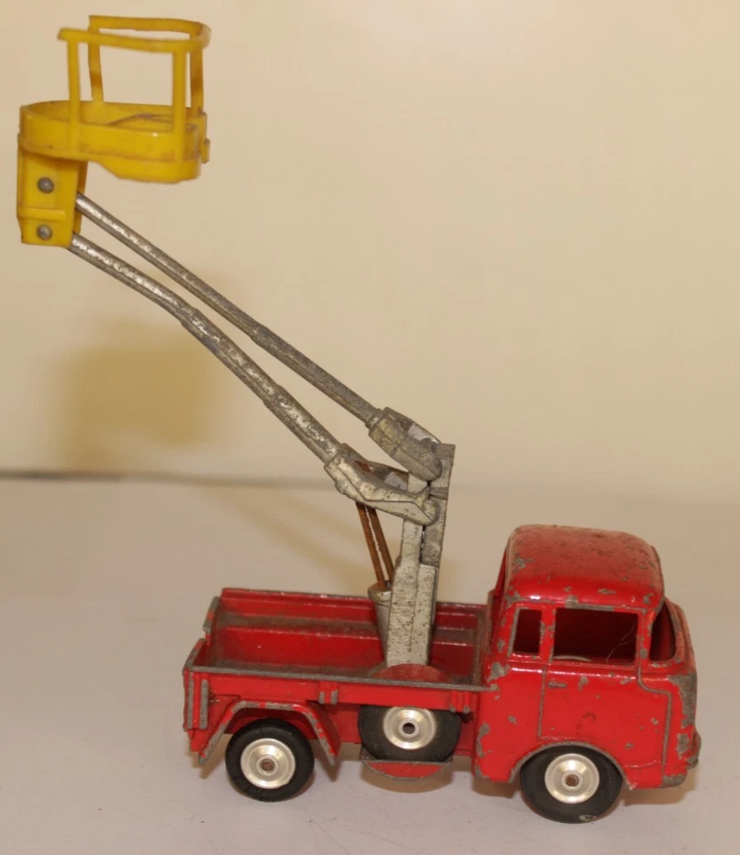 1961-64 CORGI TOYS 14 Jeep FC-150 Tower Wagon - Image 2 of 4