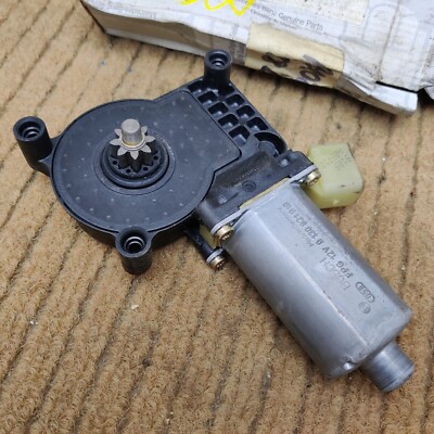 NEW Genuine Mercedes W208 CLK Window Motor Right Door Bosch 2088202842 NOS