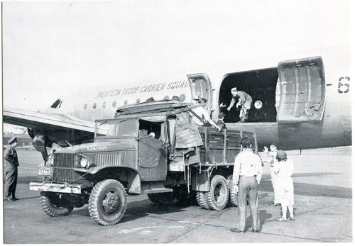 AK BERLIN TEMPELHOF U.S.-Militär-Flughafen "Tag der offenen Tür" LKW, Flugzeug
