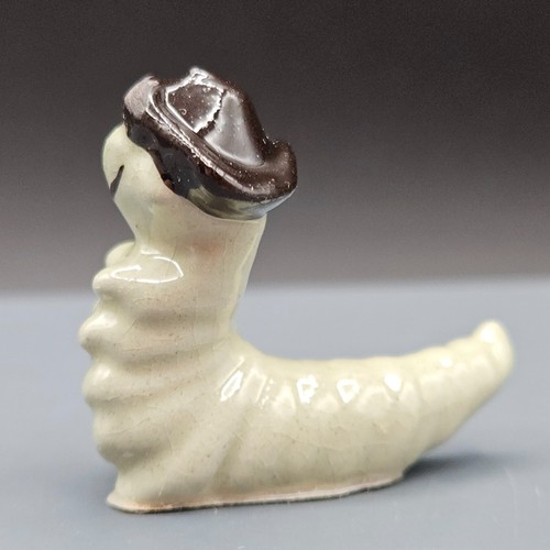 De colección Hagen Renaker Miniatura Oruga Pulgada Gusano Papá Con Sombrero Negro - Imagen 4 de 7