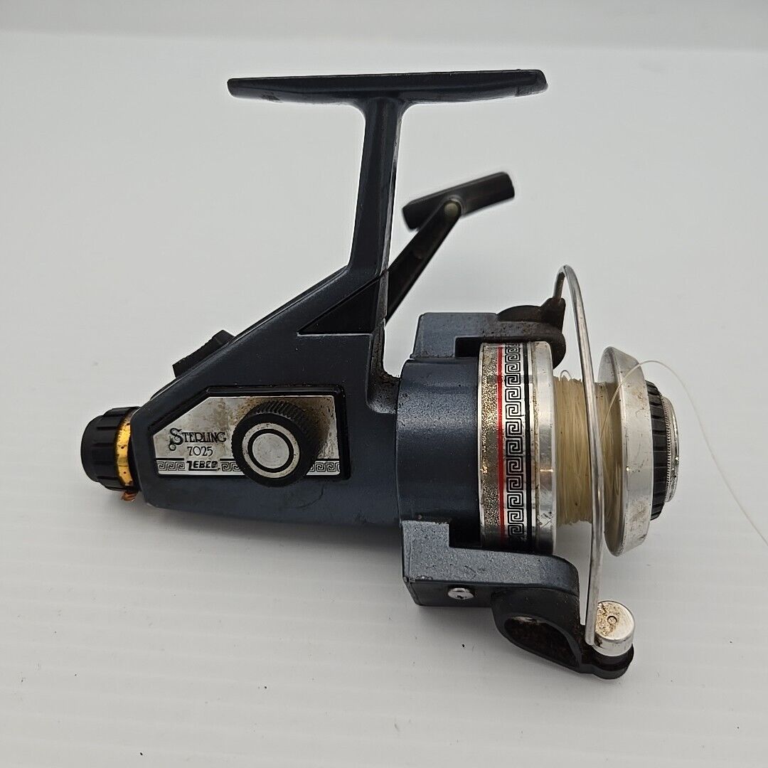 ZEBCO SPINNING FISHING REEL - STERLING 7025 - Made in Japan ZEBCO SPINNING FISHING REEL - STERLING 7025 - Made in Japan