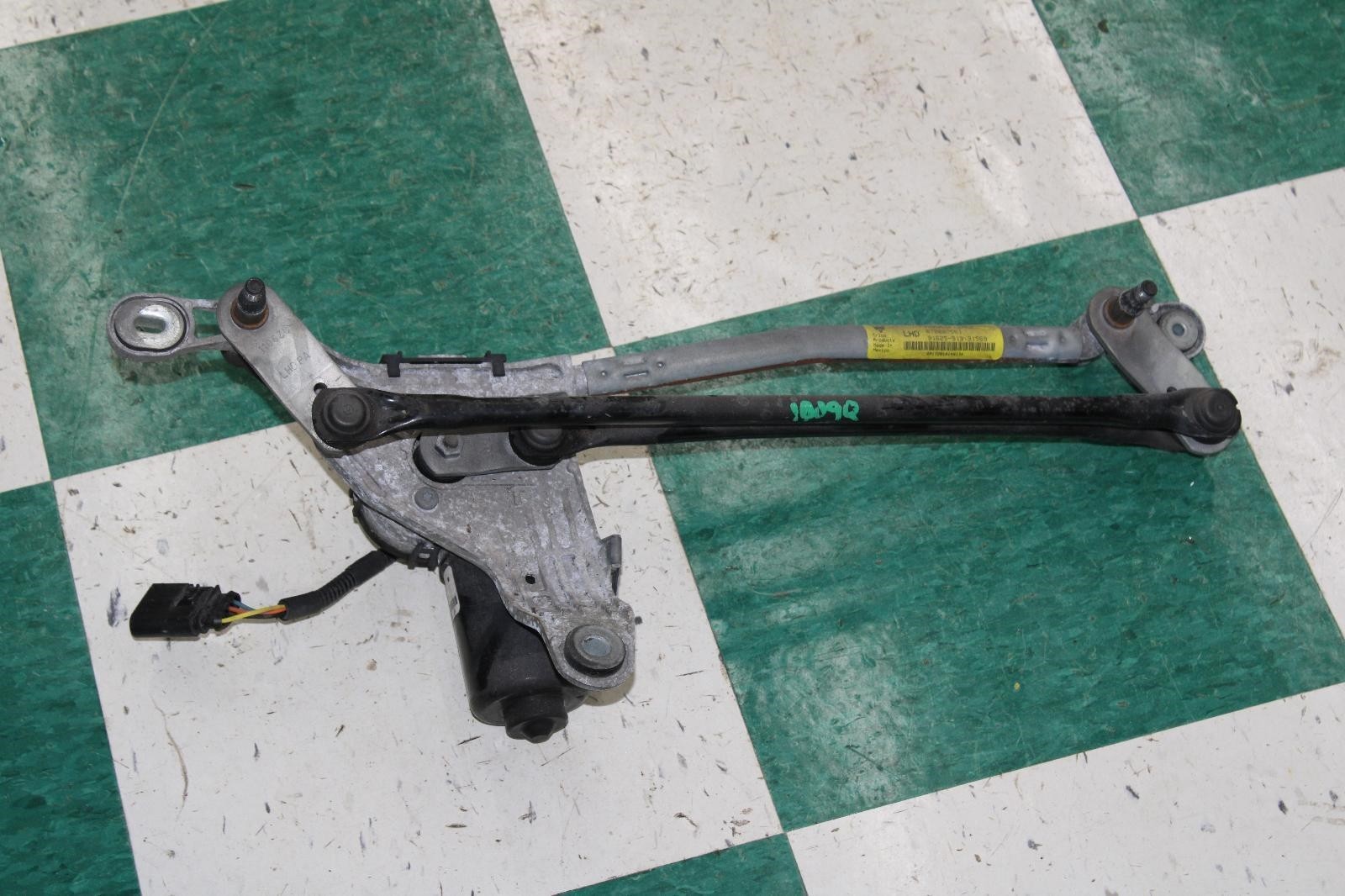 Maserati Ghibli 2014-2022 Front Windshield wiper motor