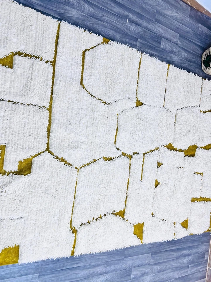 Handmade Moroccan rug from Beni Ourain- White wool rug with a geometric Area rug - Image 4 of 4
