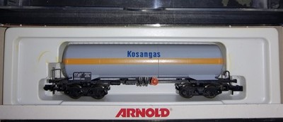Arnold 4377-11  4-achsiger Kesselwagen ''KOSANGAS'' der DSB; grau; OVP; N