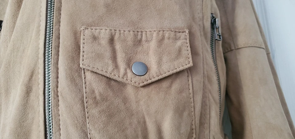 Chaqueta de moto Victoria's Secret Rezrekshn de gamuza tostada camel pequeña Foto 3 de 4