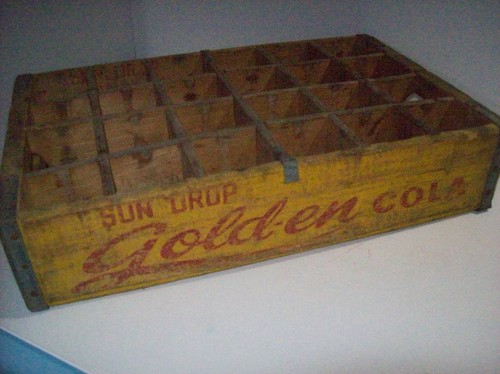 Vintage SUN DROP GOLD-EN COLA, WOODEN SODA CRATE, OSHKOSH WISCONSIN, Pop Bottle - Picture 2 of 9