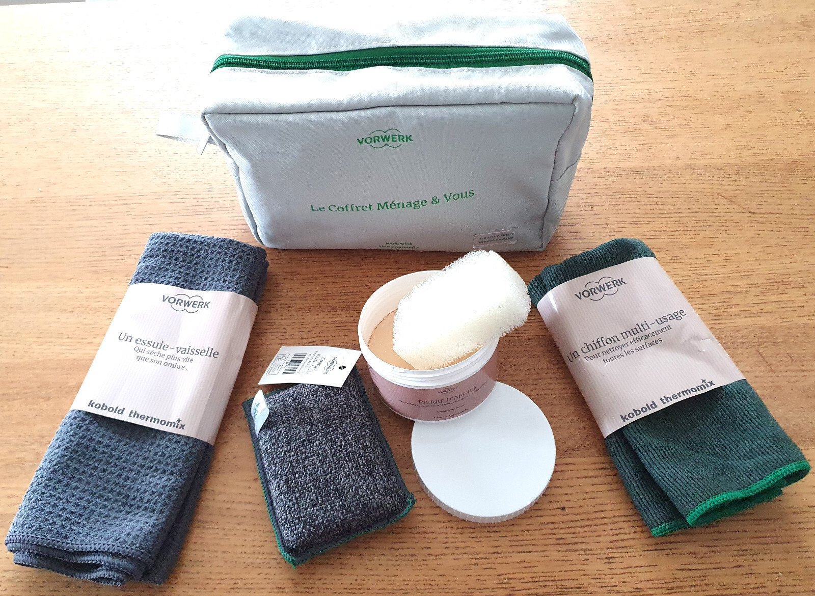Coffret Ménage Kobold Thermomix neuf pour un nettoyage textile et surfaces sans effort