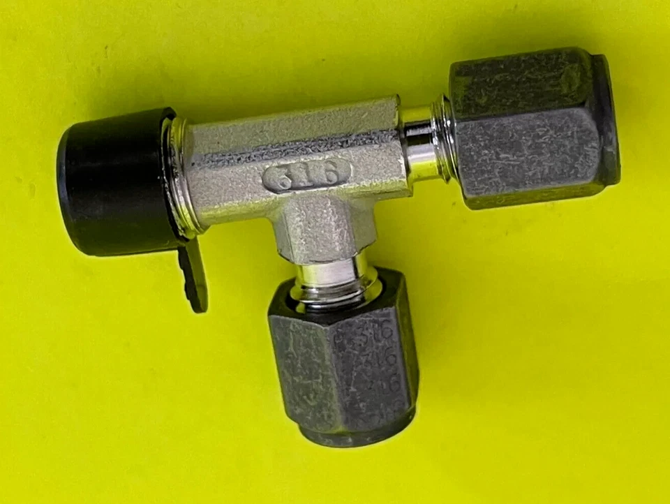 1/8 Tube x 1/8 MNPT x 1/8 Tube 316ss Male Run Tee  Parker CPI 2-2-2 RBZ-SS - Image 2 of 3