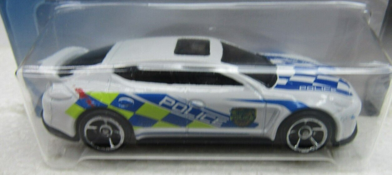 Hot Wheels 2018 Porsche Panamera #303/365