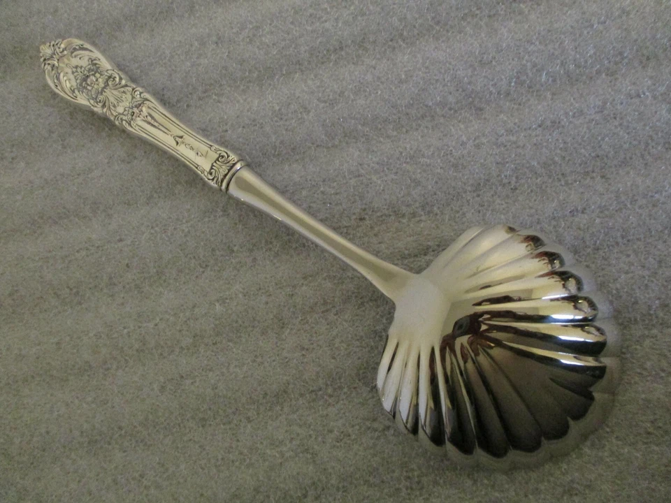 TUTTLE RICHELIEU SERVING SPOON 10"L STERLING HANDLE FLUTED STAINLESS BOWL 142gr - Image 4 of 4