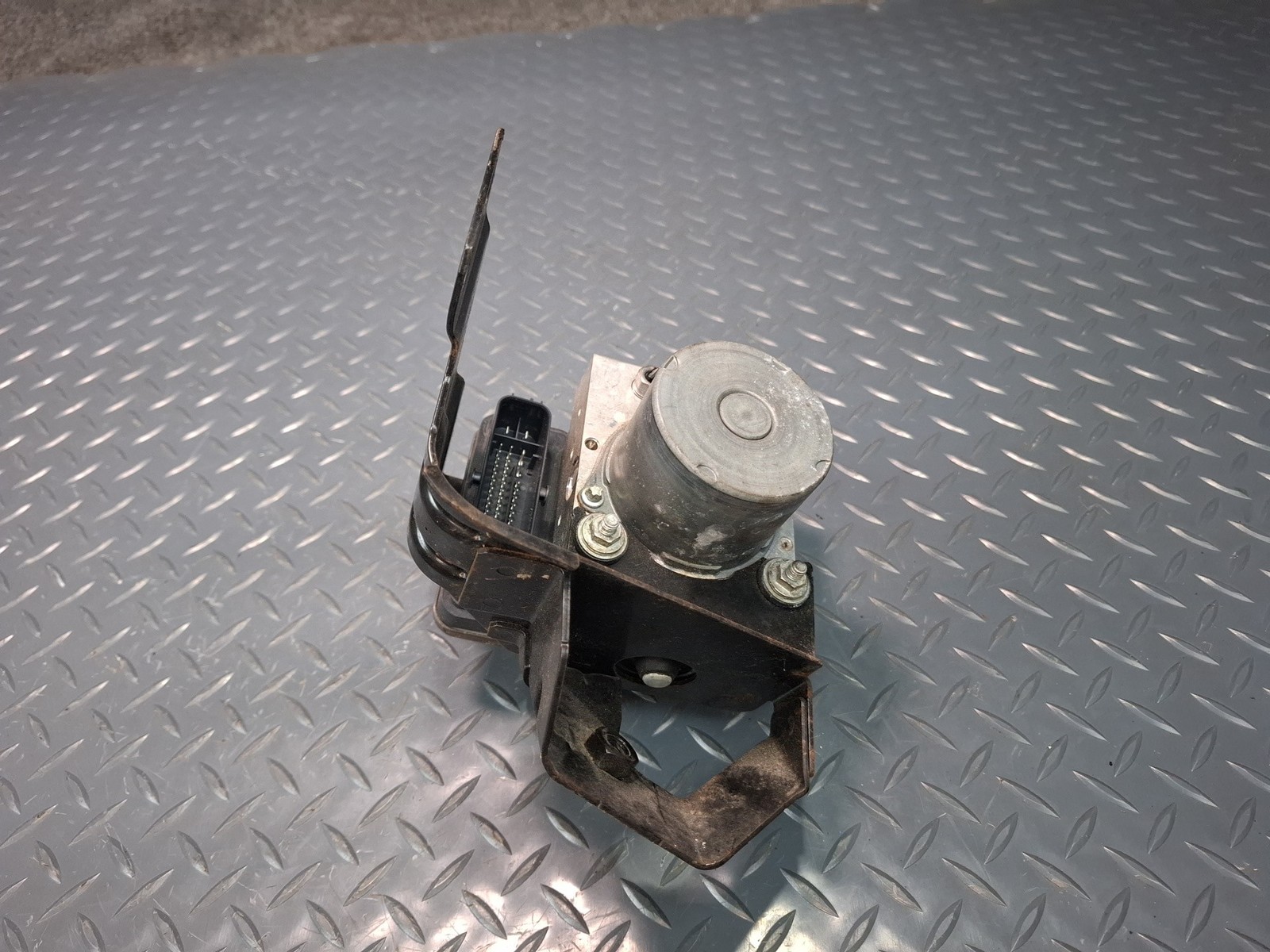 Maserati Levante 2017-2020 Abs pump motor P/N 6701066150