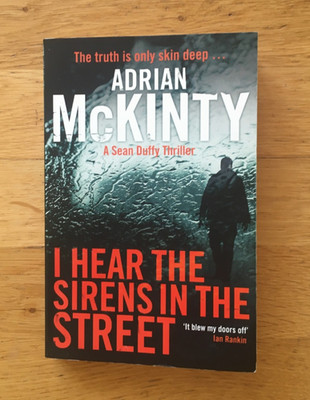 Adrian McKinty, I Hear the Sirens in the Street,  Sean Duffy, Englisch