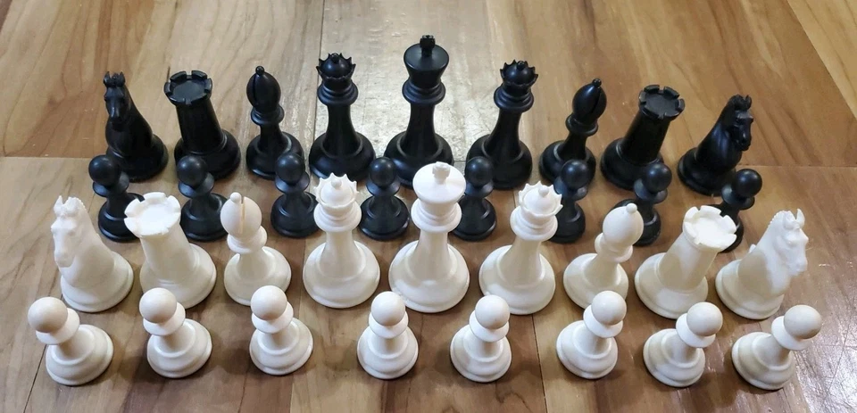 Juego de Ajedrez The House of Staunton 4" King 34 Piezas Fondo de Fieltro Verde Pesado Foto 2 de 4