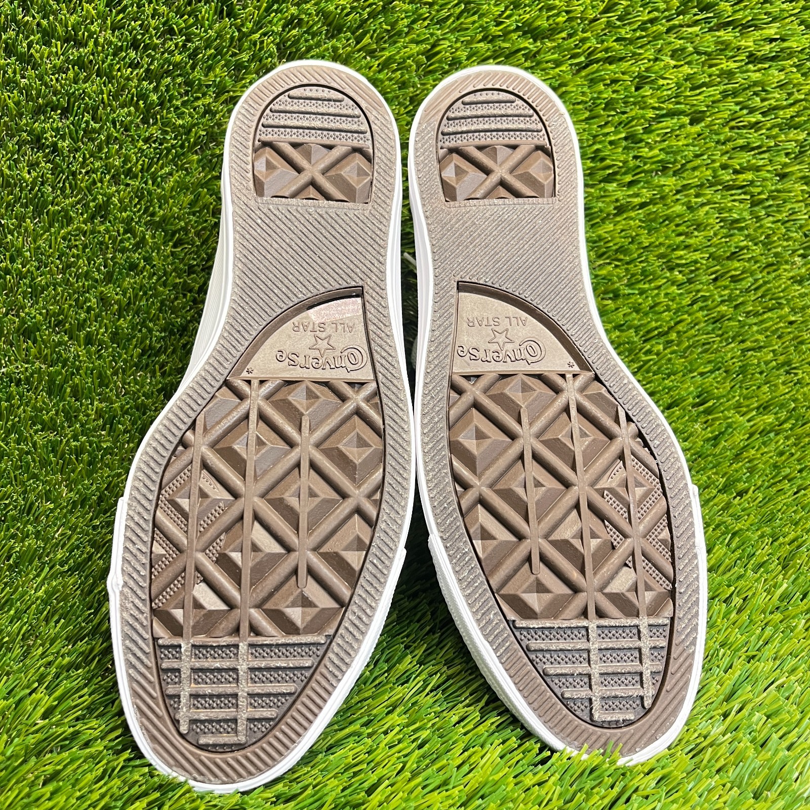 Converse Chuck Taylor All Star Low Womens Size 10 White Athletic Shoes Sneakers thumbnail 10