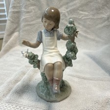 Lladro Nao VERY rare. Girl 1354 Excellent Condition Unboxed- LOCAL PICKUP ONLY