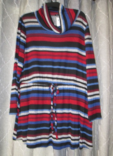 2 NWT Woman's Size 2X 18/20 Lane Bryant Tunics MSRP$ 100+ - Picture 4 of 5