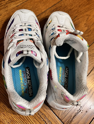 SKECHERS D'Lites ホワイト/マルチカラー ジェン・スターク：スケッチャーズ ウノ - ドリズリング