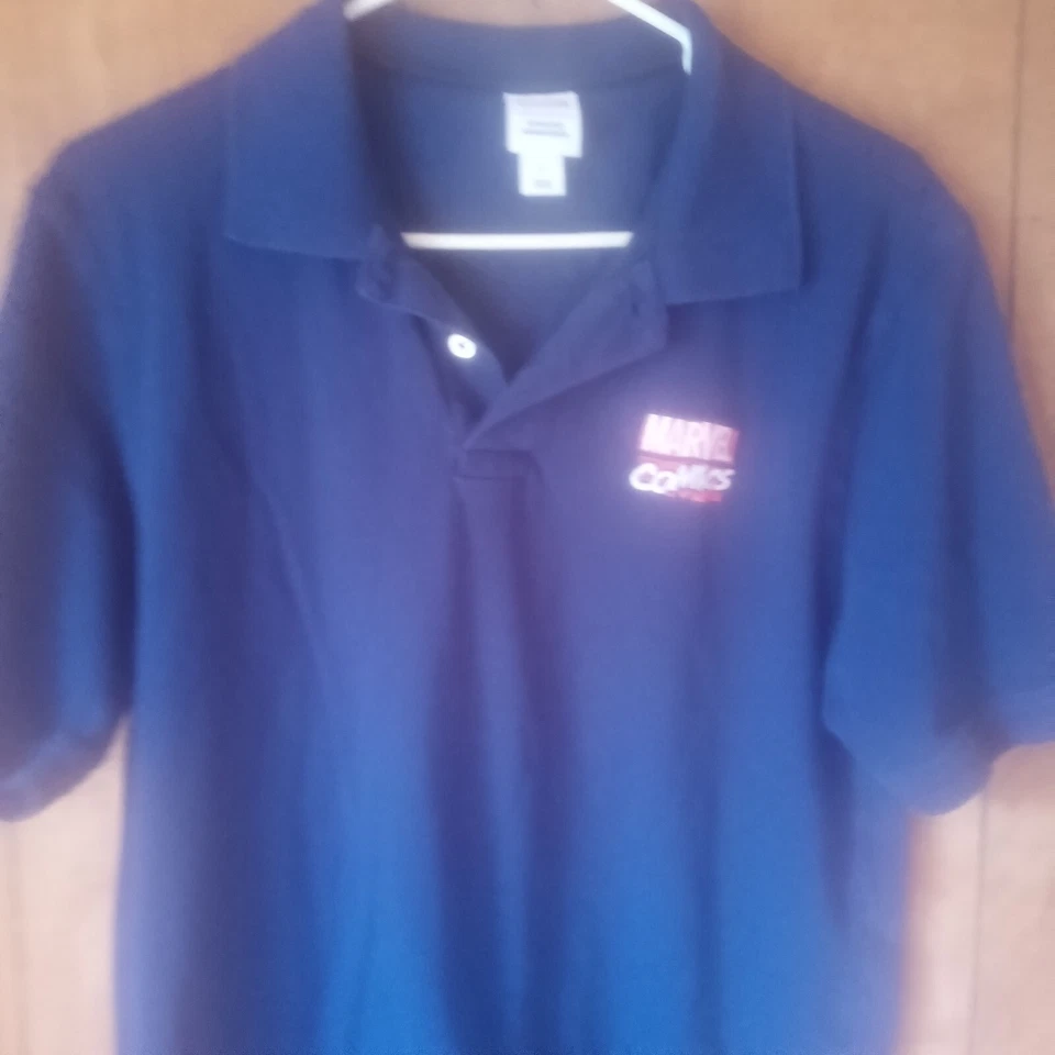 Camisa polo jersey manga corta azul marino Marvel Comics para hombre talla S Foto 4 de 4