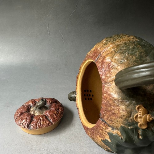 Chinese Yixing Zisha Clay Handmade Exquisite Teapot (南瓜壶 底款:蒋蓉) - Picture 4 of 9