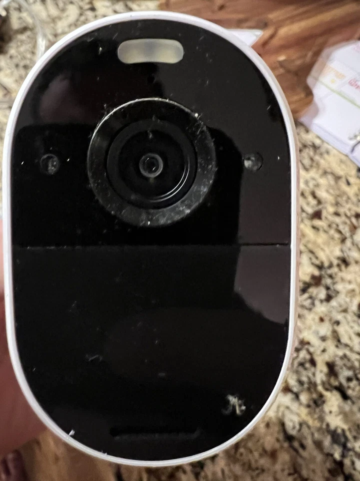 Arlo Cameras Essential Spotlight Camera VMC2030 - Image 2 of 4