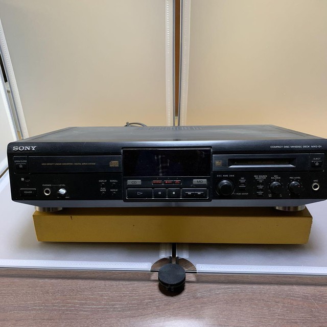Sony MXD-D1 CD/MD Player Double Deck Energization Confirmed From Japan Used F/S Sony MXD-D1 CD/MD Player Double Deck Energization Confirmed From Japan Used F/S