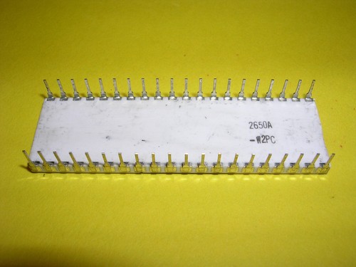 Signetics 2650AI 8-Bit Microprocessor / CPU - White Ceramic - Picture 3 of 3