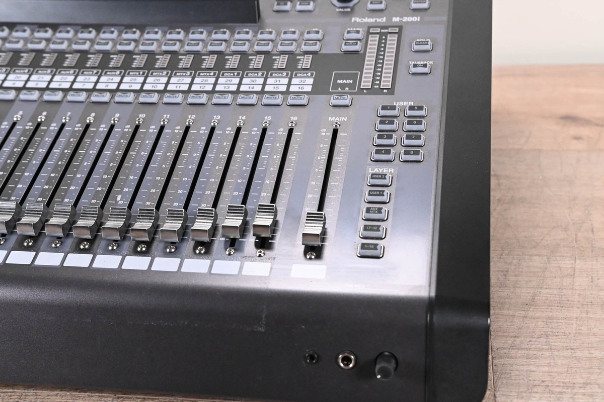 デジタルミキサーRoland V-Mixer M-200i Roland Pro A/V - M-200i | 32-Channel Live Digital Mixing Console