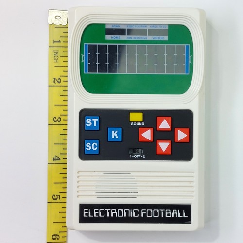 Juego electrónico portátil de fútbol americano clásico Mattel retro 2001 probado y funcionando - Imagen 5 de 5